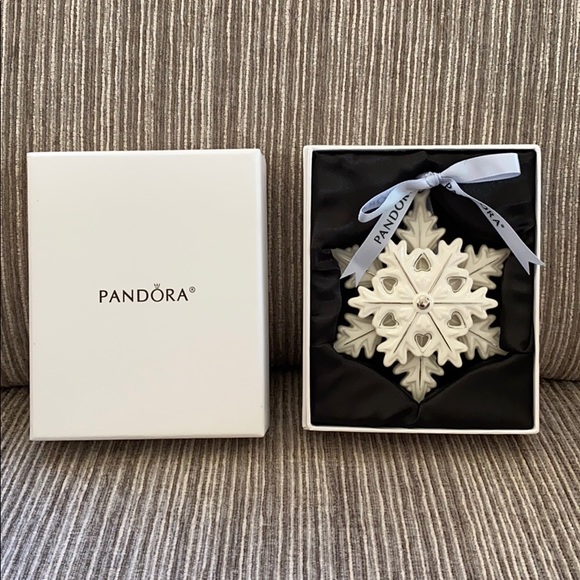New Pandora 2015 Ornament Snowflake Ceramic with Logo Ribbon In Box - Picture 1 of 8